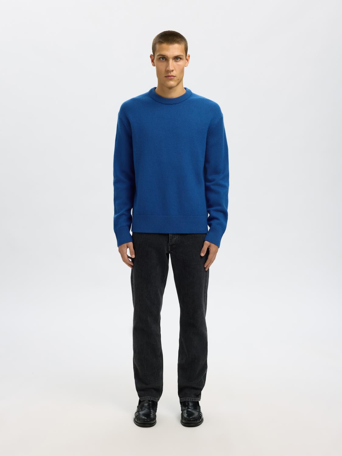 model_shot-front_full